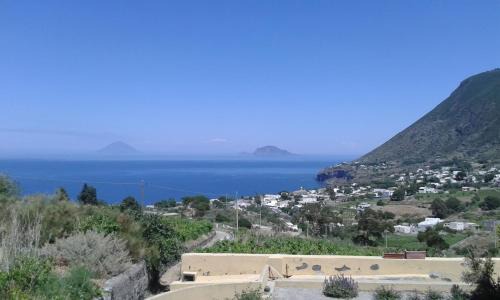 Malfa House | Cozy Retreat at La Casa di Titti e Jack: Pet-Friendly Stay