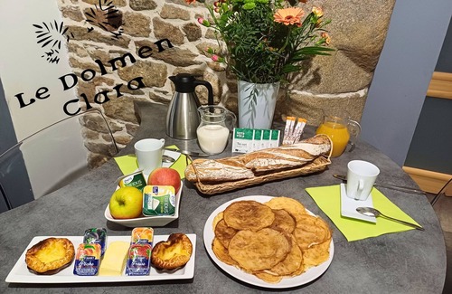 Plounevez-Lochrist House | Unwind at La Casa du Dolmen Clara with Oceanfront Spa