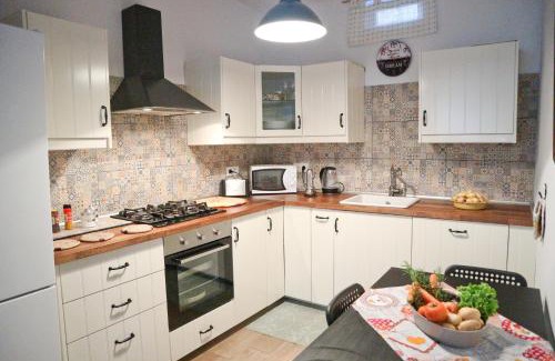 Icod de los Vinos House | Kid-Friendly Getaway at La Casa Encantada del Bosque