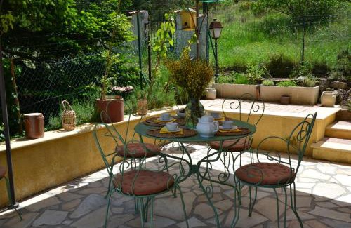 Cuebris Bed & Breakfast | Relax at La Casa with Oceanfront Views and a Pool