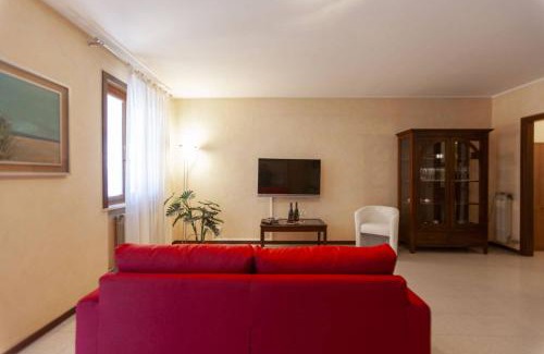 Desenzano del Garda Apartment | Discover Family-Friendly Comfort at La Casa Gialla