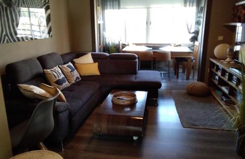L'Albufereta Apartment | Relax at La Casa Gris: Family-Friendly with Pool Access
