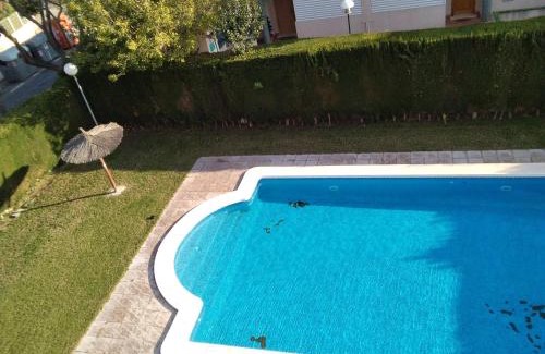 L'Albufereta Apartment | Relax at La Casa Gris: Family-Friendly with Pool Access