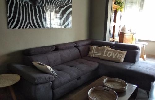 L'Albufereta Apartment | Relax at La Casa Gris: Family-Friendly with Pool Access