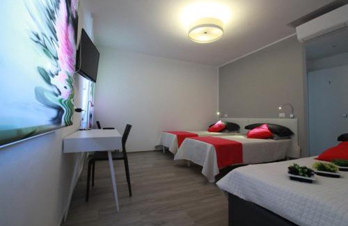 Ancona Hotel | Discover La Casa in Ancona: Family-Friendly with Breakfast