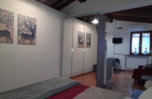 Volterra House | Cozy La Casa in Giardino: Pet-Friendly Retreat with Breakfast
