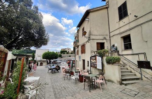 Toffia Apartment | Budget-Friendly La Casa in Piazza - Child-Friendly Stay