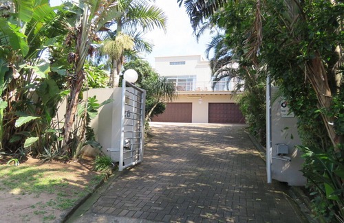 uMlalazi House | Unwind at La Casa Karina on Blythedale Beach, Rated 10/10