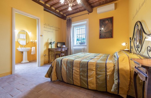 Lamporecchio Bed & Breakfast | Discover La Casa Medioevale B&B: Family-Friendly Retreat