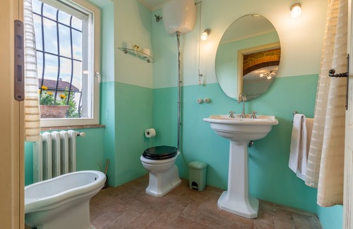 Lamporecchio Bed & Breakfast | Discover La Casa Medioevale B&B: Family-Friendly Retreat