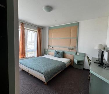 Bad Langensalza Hotel | Cozy La Casa Mia: Pet-Friendly Stay with Dining Options