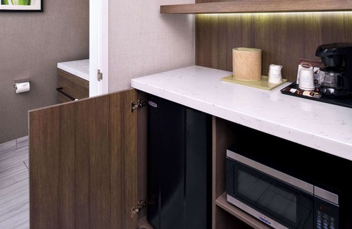 Modesto Hotel | Relax at La Casa Modesto with Pool and Spa Amenities