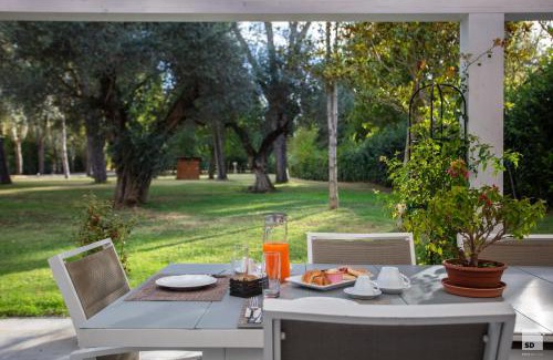 San Lazzaro di Savena Bed & Breakfast | Experience La Casa nel Parco: Top-Rated B&B with Ocean View