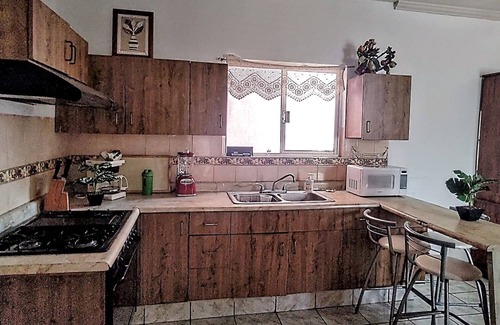 Monterrey House | La Casa Rosa Monterrey - Mountain View and Shopping Mall