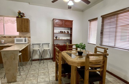Monterrey House | La Casa Rosa Monterrey - Mountain View and Shopping Mall