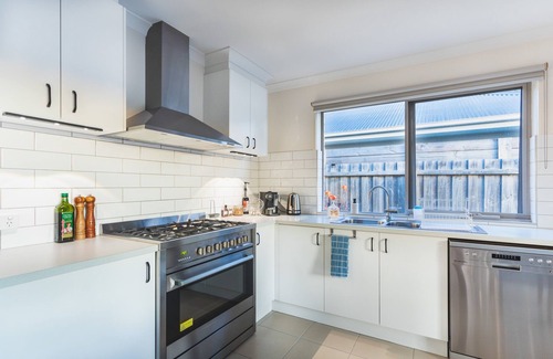 Newcomb House | Discover La Casa Serenità: Your Geelong Oasis Awaits