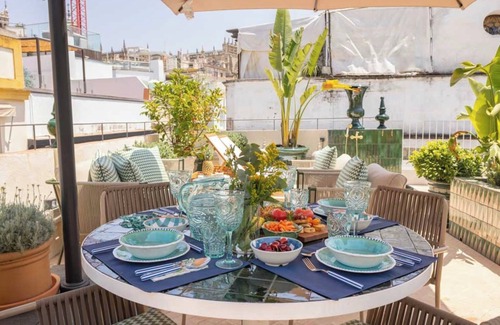 El Arenal House | LA CASA, spacious 6-bedroom + 6 bathrooms house! With private pool on the top!