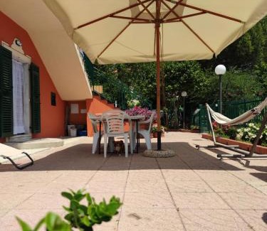 Rezza Apartment | Idyllic Getaway at La Casa Tra Verde e Mare - 4 Star Stay
