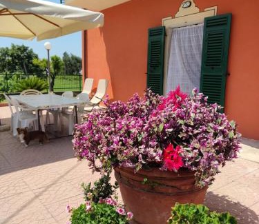 Rezza Apartment | Idyllic Getaway at La Casa Tra Verde e Mare - 4 Star Stay