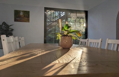 Leanyer Villa | La Casa Tropical - A Private Oasis with Family-Friendly Amenities