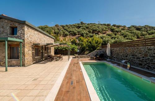 Kato Dhris Villa | Relaxing Retreat at La Casa Verde with Pool & Hot Tub