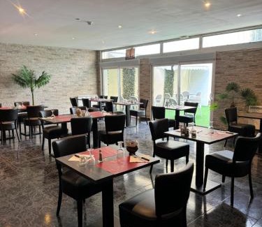 Onet-le-Chateau Hotel | Pet-Friendly Retreat at La Cascade: Family and Wheelchair Access