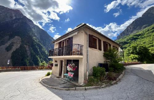 Venosc Apartment | Family-Friendly Stay at La Petite Cascade, Les 2 Alpes