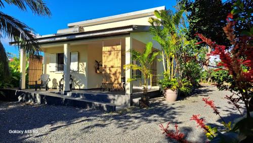 Saint-Andre House | Oceanfront Bliss at La Case Floria - Guest Rated 10/10