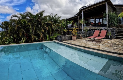 Les Avirons Villa | Relax at La case "TheOcéane" - Oceanfront Getaway