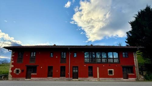 Parres Apartment | Family-Friendly Stay at La Casería de Los Hevia