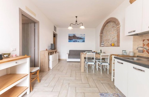 Follonica Apartment | Oceanfront Retreat: La Casetta dei Pescatori Awaits