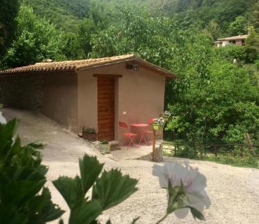 Pompagnano Apartment | Cozy La Casetta Delle More: Pet-Friendly Getaway