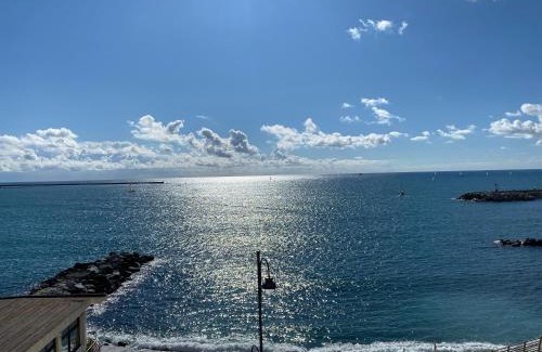 Pegli Apartment | Oceanfront Escape at La Casetta di Dory sul Mare