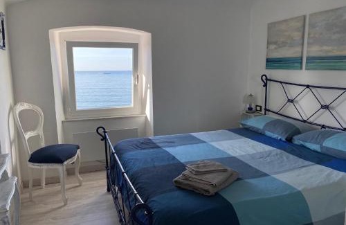 Pegli Apartment | Oceanfront Escape at La Casetta di Dory sul Mare