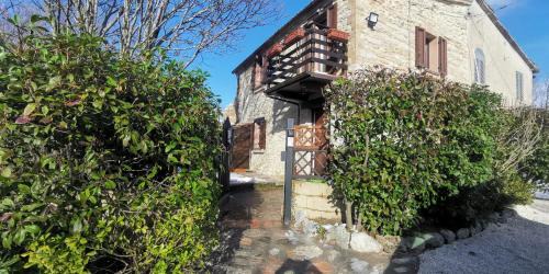 Sassoferrato Apartment | Pet-Friendly Retreat: La Casetta di Gino e Marcella