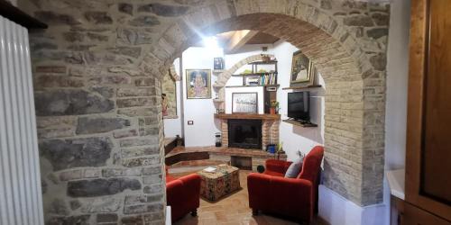Sassoferrato Apartment | Pet-Friendly Retreat: La Casetta di Gino e Marcella