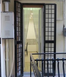 Montecalvario Apartment | Discover La Casetta di YO: Pet-Friendly Retreat with Top Reviews