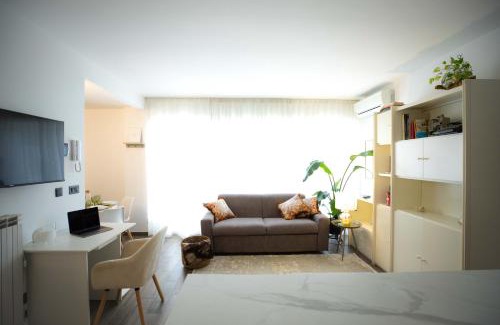 Sturla Apartment | Guest Rated 10/10: La Casetta with Private Parking & Garden
