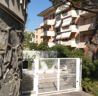 Sturla Apartment | Guest Rated 10/10: La Casetta with Private Parking & Garden
