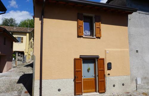 Lonato del Garda House | Pet-Friendly Retreat at La Casetta in Cittadella, Rated 9.5