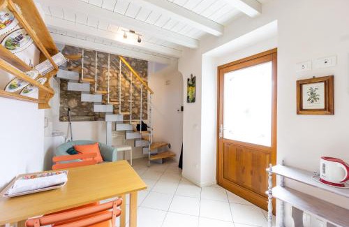 Lonato del Garda House | Pet-Friendly Retreat at La Casetta in Cittadella, Rated 9.5
