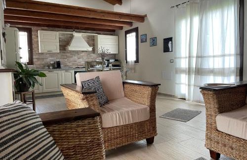 San Nicolo d'Arcidano Apartment | La Casetta: Guest Rated 10/10 with Cozy Fireplace & Hot Tub