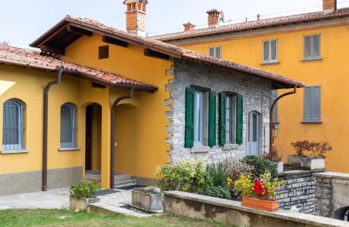 Azzano House | Oceanfront Escape at La Casetta - Rated 8.9 by Guests