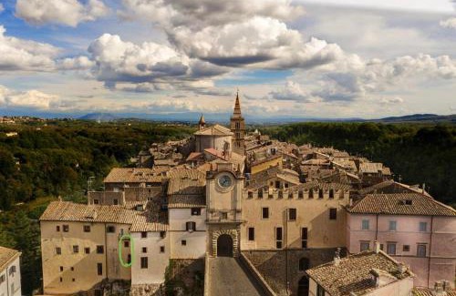 Capranica Apartment | Charming La Casetta nel Granaio: Rated 9.3/10, Family & Pet-Friendly