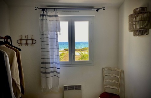 Prunete Villa | Relax at La Casetta Prunete: Oceanfront Villa Near Beach