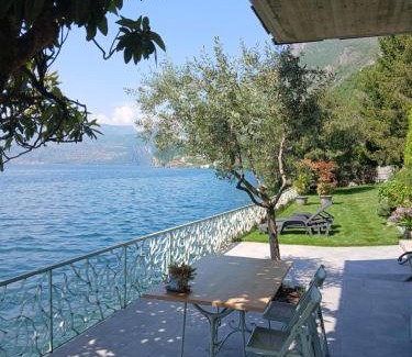 Marone House | Oceanfront Bliss at La Casina a Remi - Rated 9.3/10
