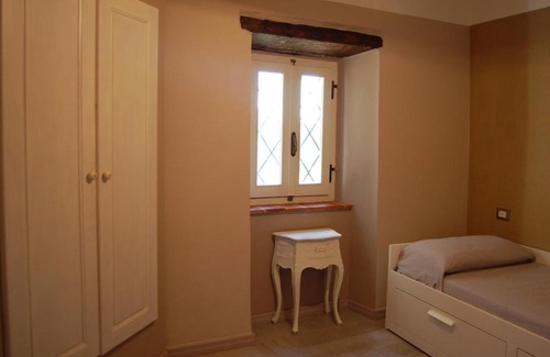 Castagno House | Guest Rated: La Casina - Pet Friendly with Breakfast Included