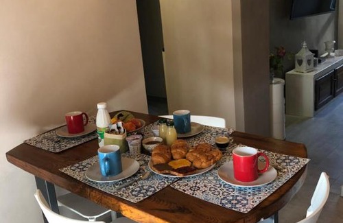 Castagno House | Guest Rated: La Casina - Pet Friendly with Breakfast Included