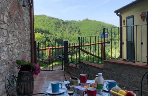 Castagno House | Guest Rated: La Casina - Pet Friendly with Breakfast Included