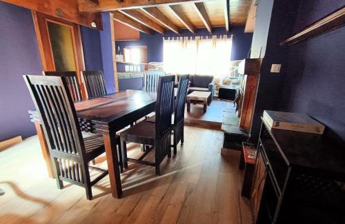 Santa Maria de la Alameda Ski Chalet | Pet-Friendly Retreat at La Casita Violeta - Rated 8.1/10